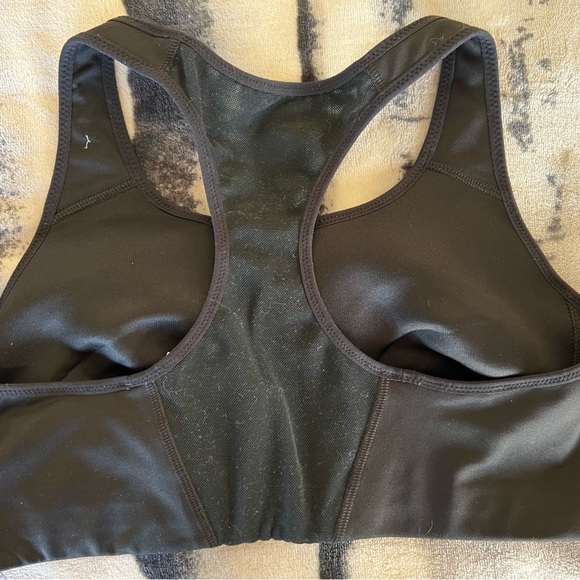 Nike top. Use but looks like new. Size M. - Picture 2 of 5